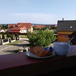 Balaton White House 3* פוניארצוושהג'