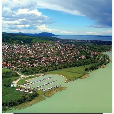 Guest house Balaton White House Vonyarcvashegy