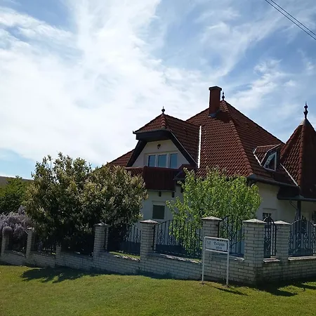 Balaton White House