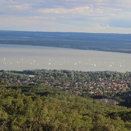 Guest house Balaton White House Vonyarcvashegy