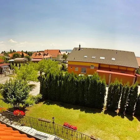 Guest house Balaton White House Vonyarcvashegy