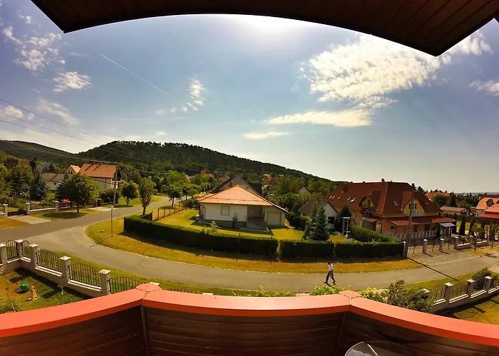 Balaton White House Vendégház 3*